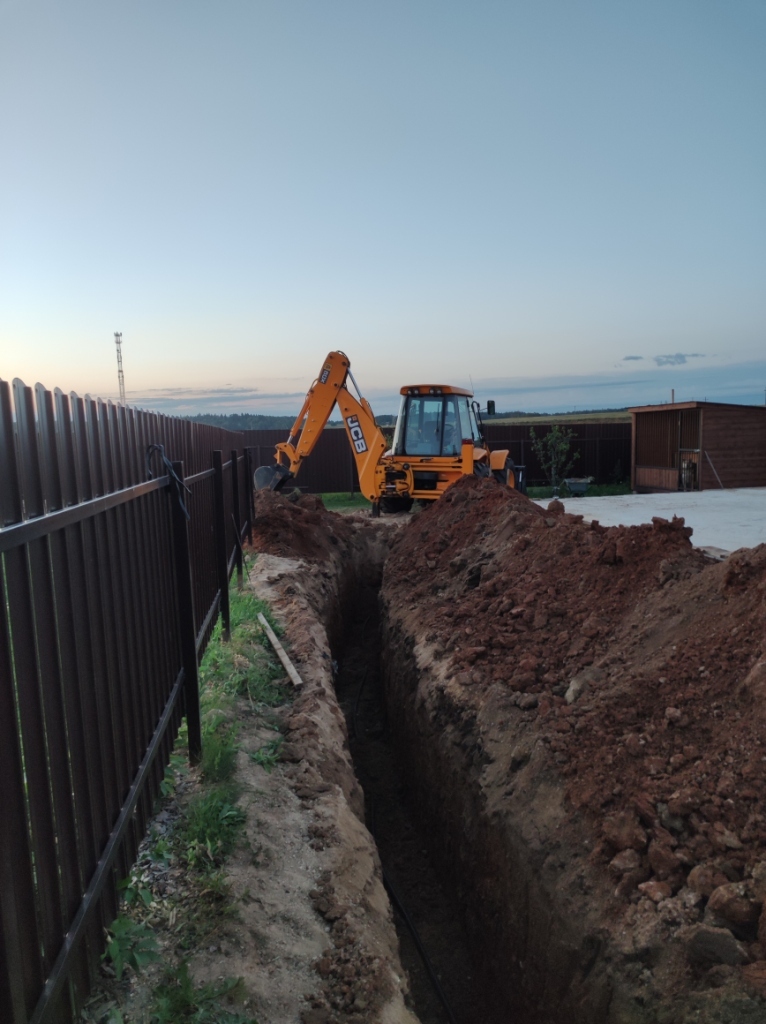 Услуги экскаватора в Рузе Копка траншей и котлованов, аренда экскаватора jcb